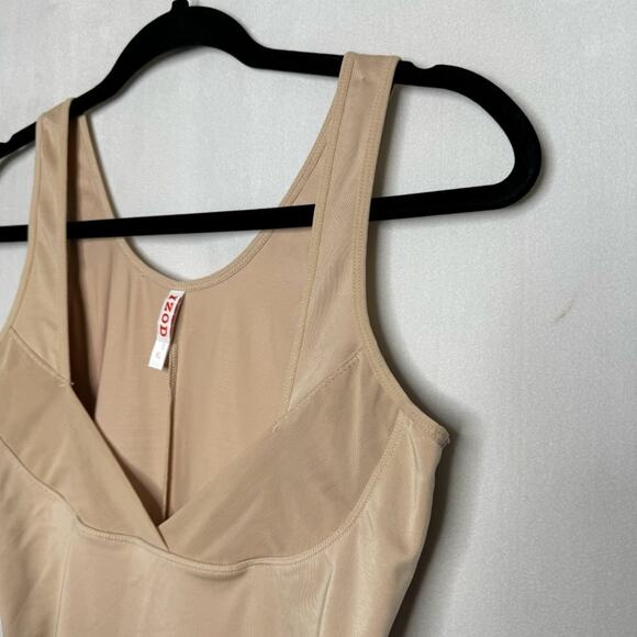 IZOD / tan nude plunge shape wear tank bodysuit / XL - Picture 3 of 9